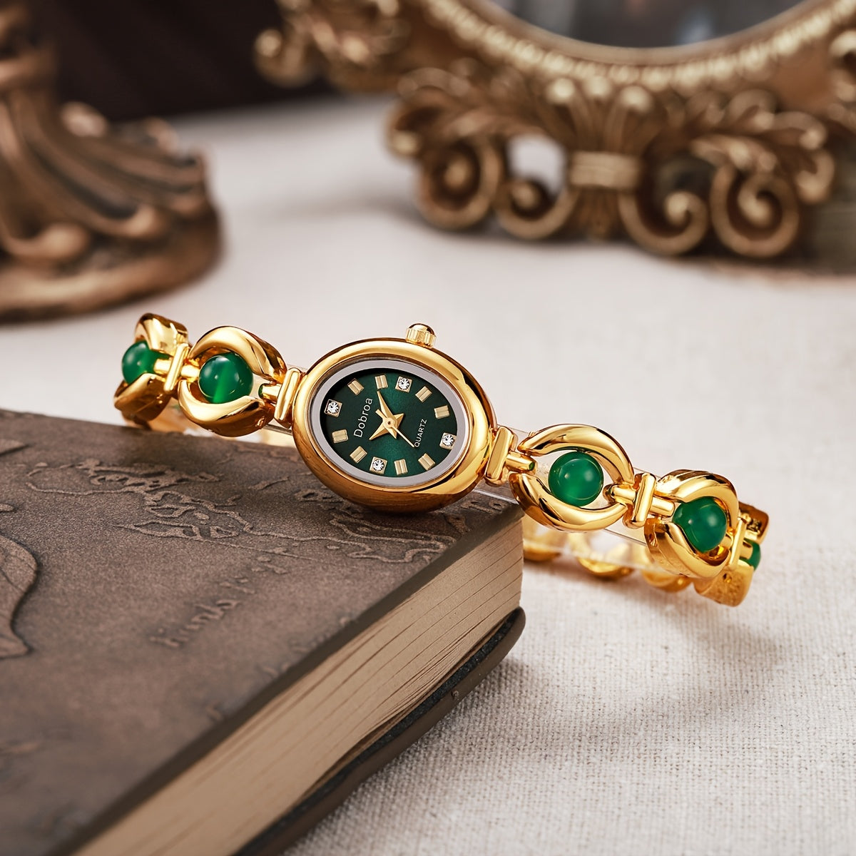 Montre femme vintage, bracelet en alliage doré, mouvement quartz, cadran ovale, détails élégants, cadeau idéal pour la fête des mères, la Saint-Valentin ou occasions spéciales