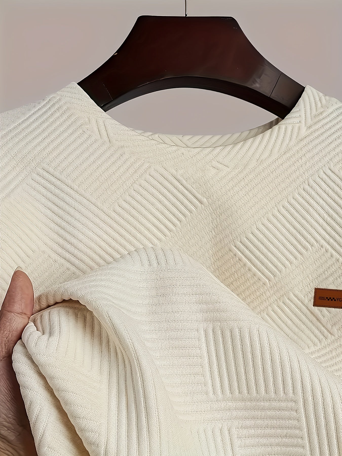 Men'S Casual Short-Sleeve T-Shirt with Decorative Patterns, Made from 100% Knit Fabric, Featuring Slight Stretch, Suitable for Formal Occasions.