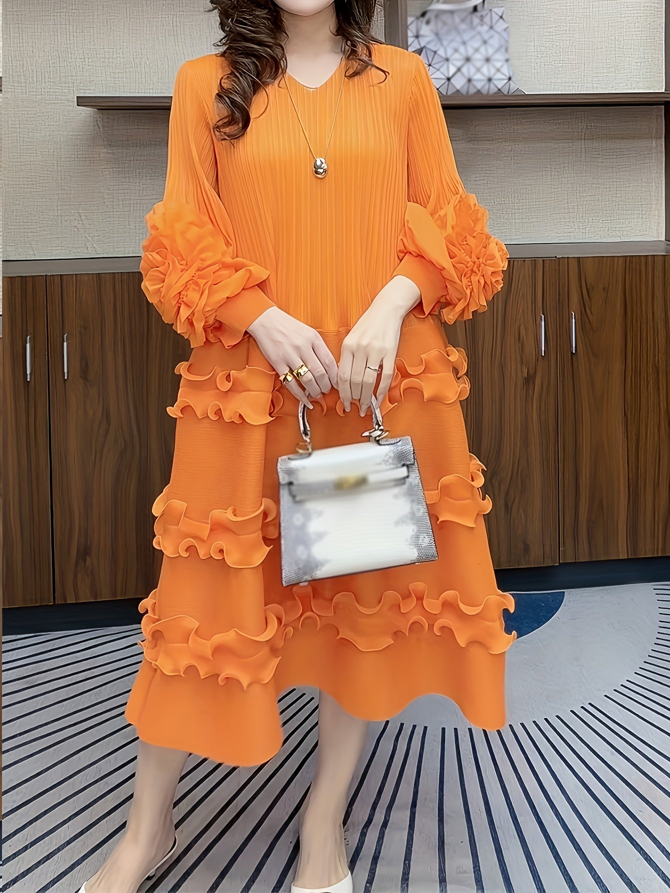 Robe Grande Taille Élégante – Col Volants, Manches Bouffantes, Coupe A-Ligne Smock, Longueur Courte à Mi-Mollet, Couleur Unie Noire