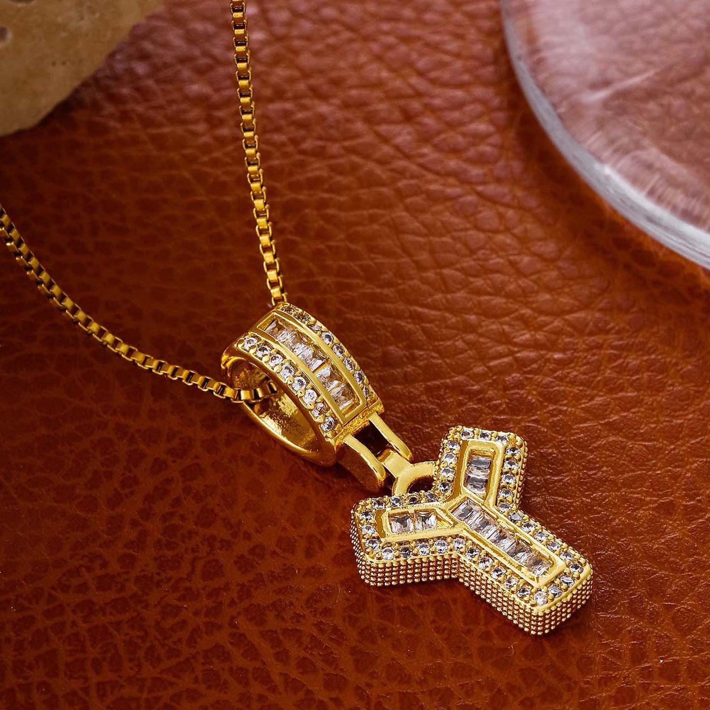 Collier femme style hip-hop avec pendentif lettre, cuivre plaqué or 18K et zirconia synthétique, chaîne plaquée or 18K, bijou élégant pour usage quotidien ou occasions spéciales