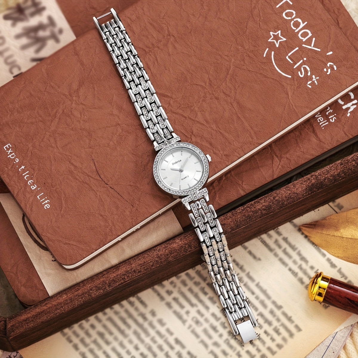 Montre Femme de Luxe – Minimaliste, Mouvement Quartz, Boîtier Rond en Alliage, Cadran Blanc avec Accents Dorés, Élégante pour Quotidien et Occasions Formelles