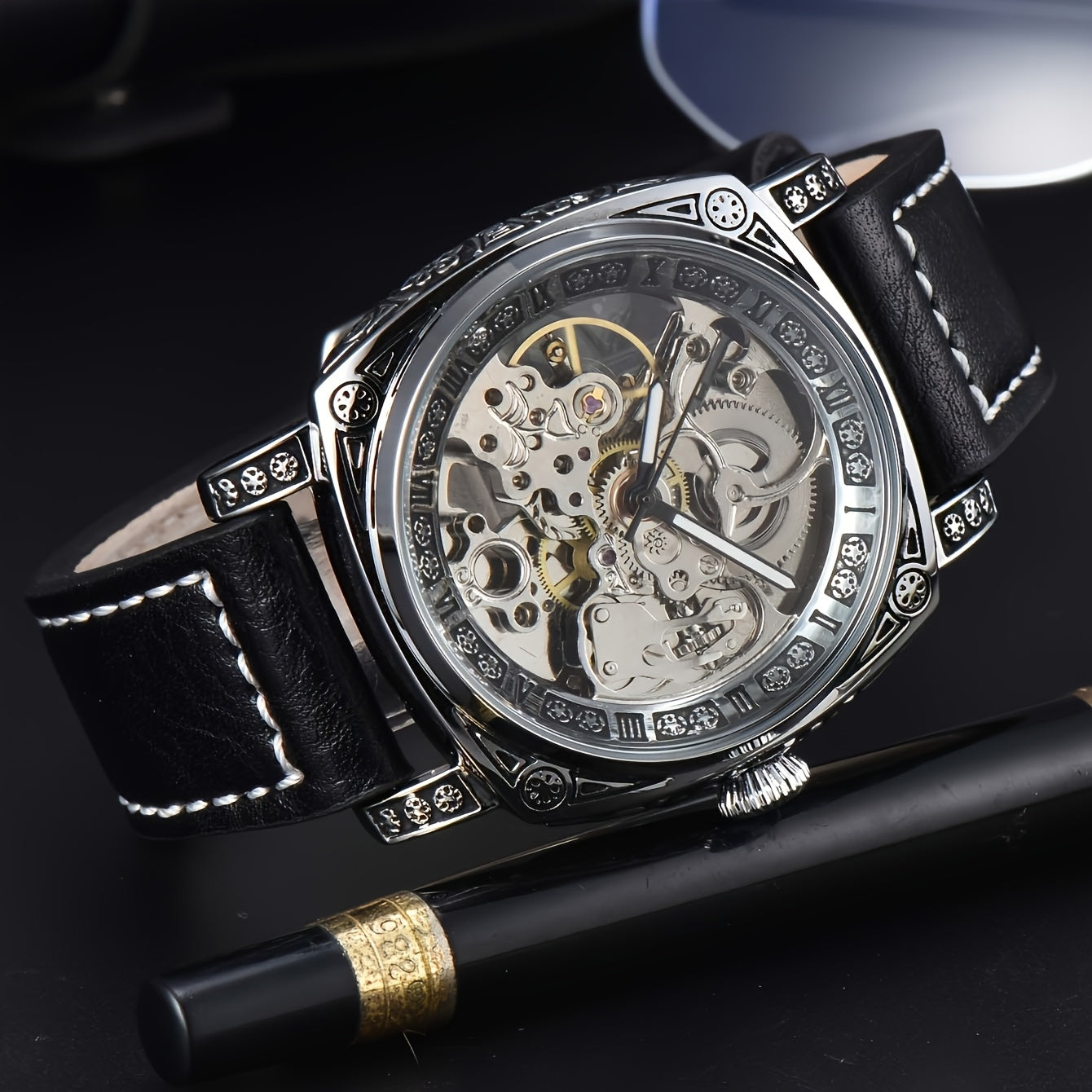 Business fashion Men's watches, mechanical movements, automatic mechanical watches, artificial leather straps, best-selling watches for young men to give to their boyfriends and husbands. There are multiple colors to choose f