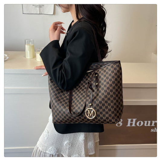Sac Femme à Motif M – Grand Sac PU à Motif Géométrique Élégant, Sangle Chaîne Dorée, Logo "M", Multiples Compartiments, Fermeture Éclair, Sac Convertible pour Usage Quotidien