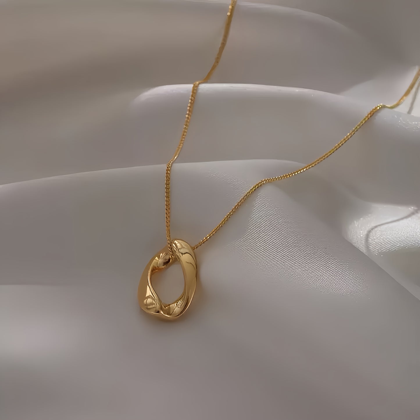 Collier Minimaliste Rétro en Acier Inoxydable 18K – Pendentif Irrégulier/Asymétrique, Élégant, Polyvalent pour Quotidien et Soirées, Accessoire Européen Chic Toute l’Année