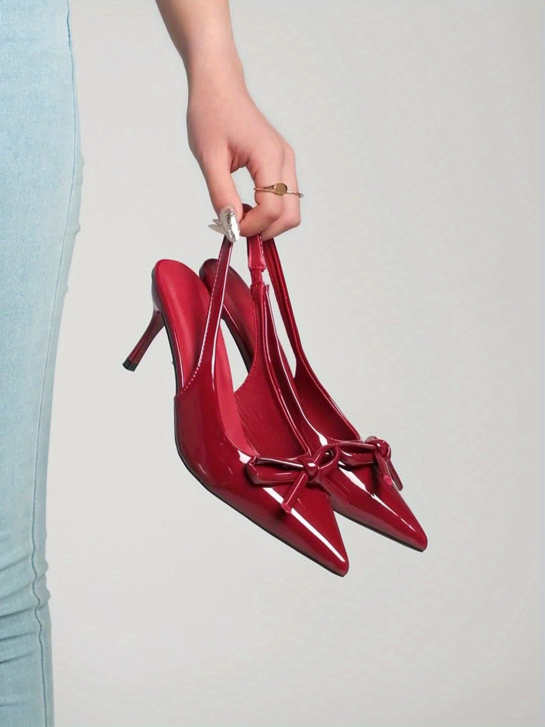 Escarpins Élégants pour Femme à Talons Aiguilles – Bout Pointu avec Détail Nœud, Dessus PU Rouge et Noir, Polyvalents Toute Saison pour Travail, Bureau, Soirées et Mariages, Style Sophistiqué