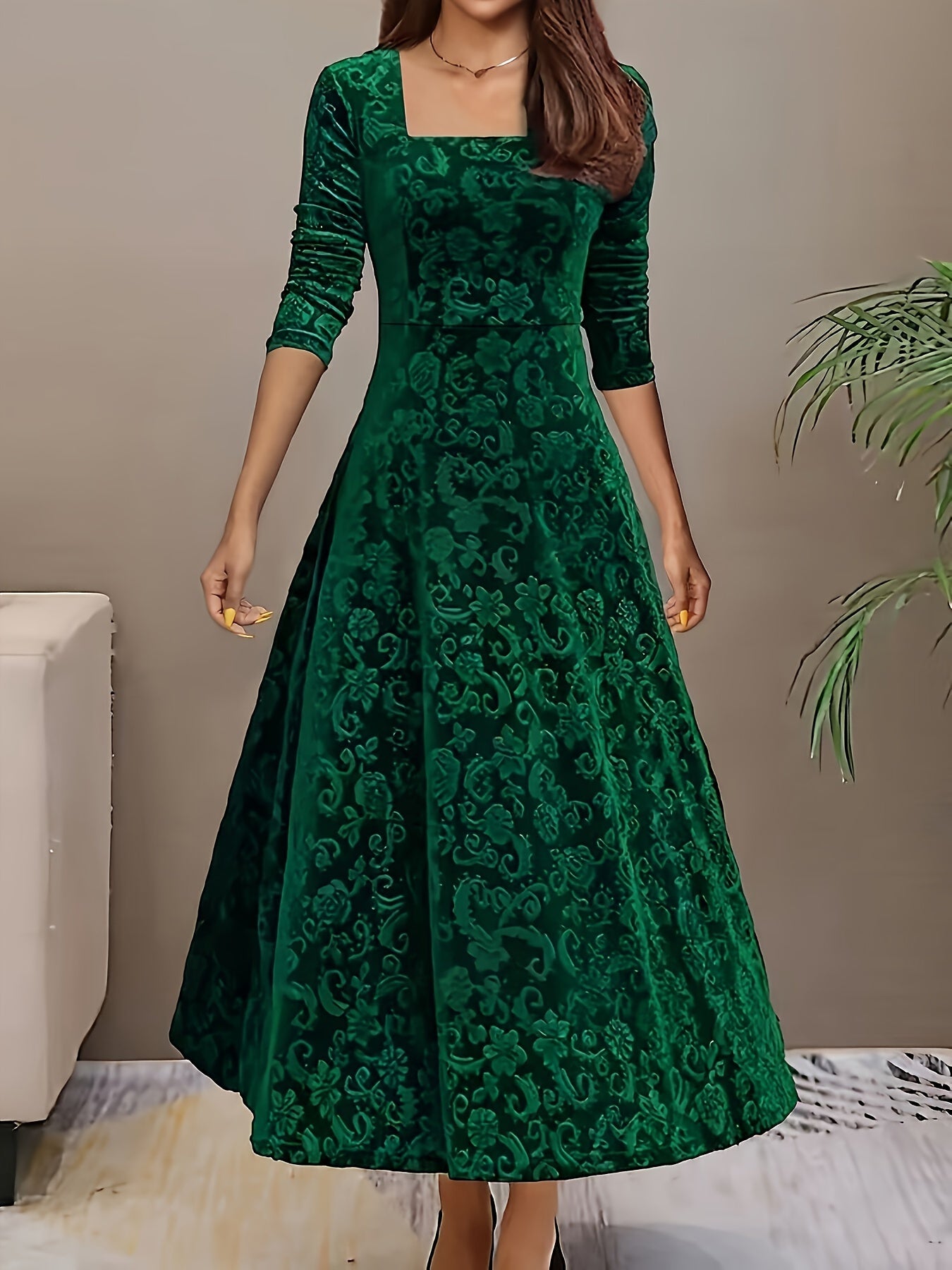 Robe longue en velours à motif floral et manches longues, encolure carrée, idéale pour le Nouvel An. Design élégant