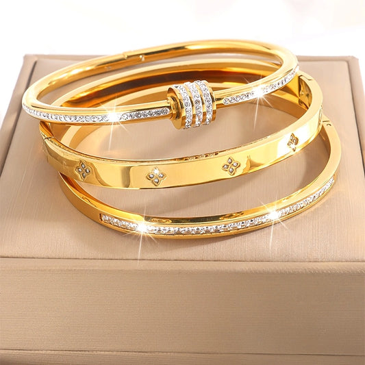 Lot de 3 bracelets en acier inoxydable élégants et légèrement luxueux, design varié, assortis de manière classique, parfaits pour superposition quotidienne ou comme cadeau pour petite amie lors des fêtes