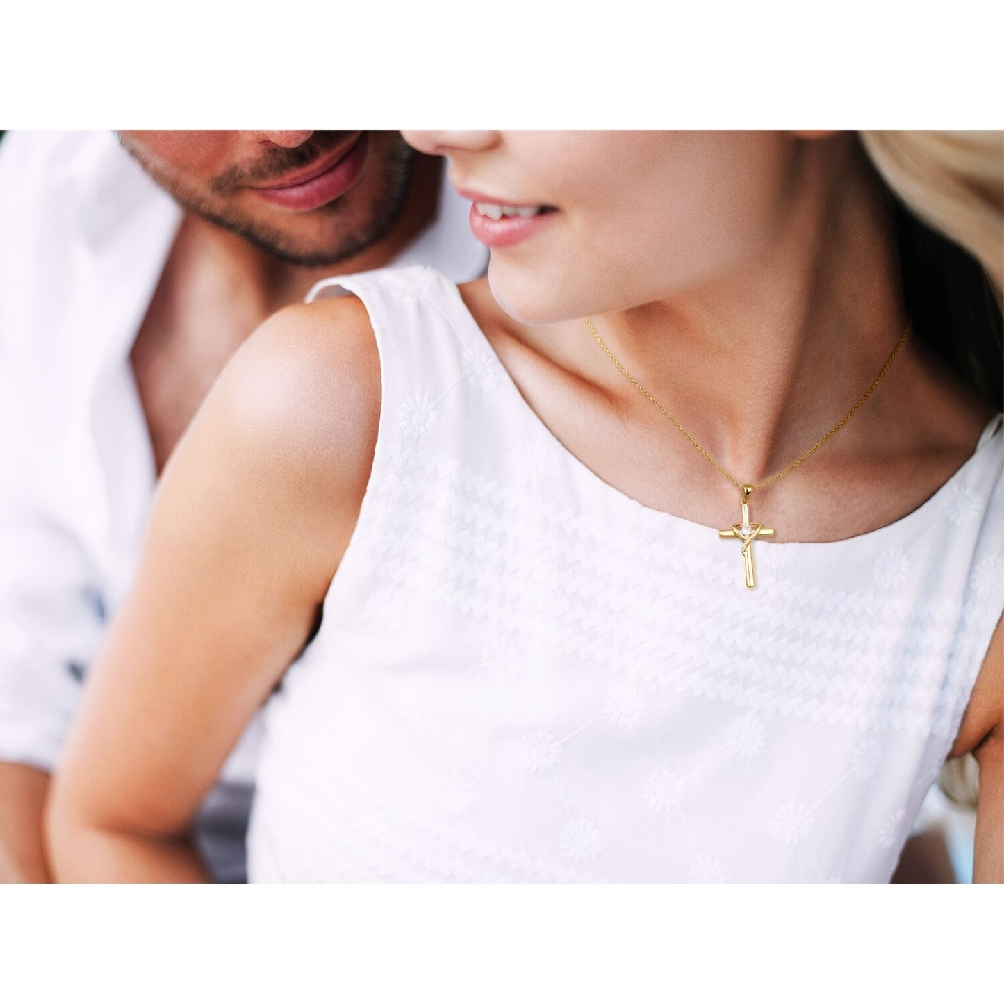 Collier croix pour femme en argent 925, zirconia synthétique doré, design élégant et raffiné, parfait pour un usage quotidien, cadeau idéal pour la Saint-Valentin, Noël ou anniversaire, livré dans un coffret cadeau raffiné