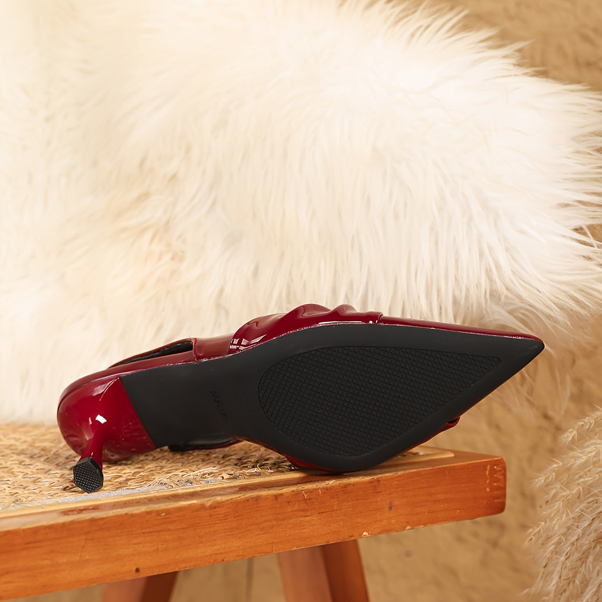 Sandales Élégantes Femme – Talons Chaton, Bout Pointu Rouge, Dessus Simili, Semelle Caoutchouc, Escarpins Slip-On Stylés pour Toutes Saisons, Chaussures Chic pour Événements, Confortables et Durables