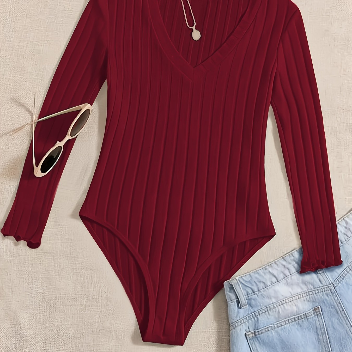 Body moulant femme vert foncé à manches longues, détail sur les hanches, tissu côtelé doux, style décontracté, idéal pour l’automne et l’hiver, parfait pour les sorties shopping