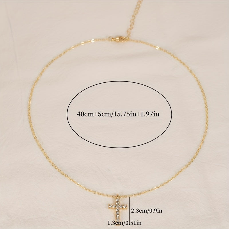 Collier Femme Élégant – Pendentif Croix avec Strass, Plaqué Or KC en Alliage de Zinc, Design Simple et Stylé, Idéal Quotidien et Soirées, Cadeau Parfait pour Halloween, Noël, Pâques