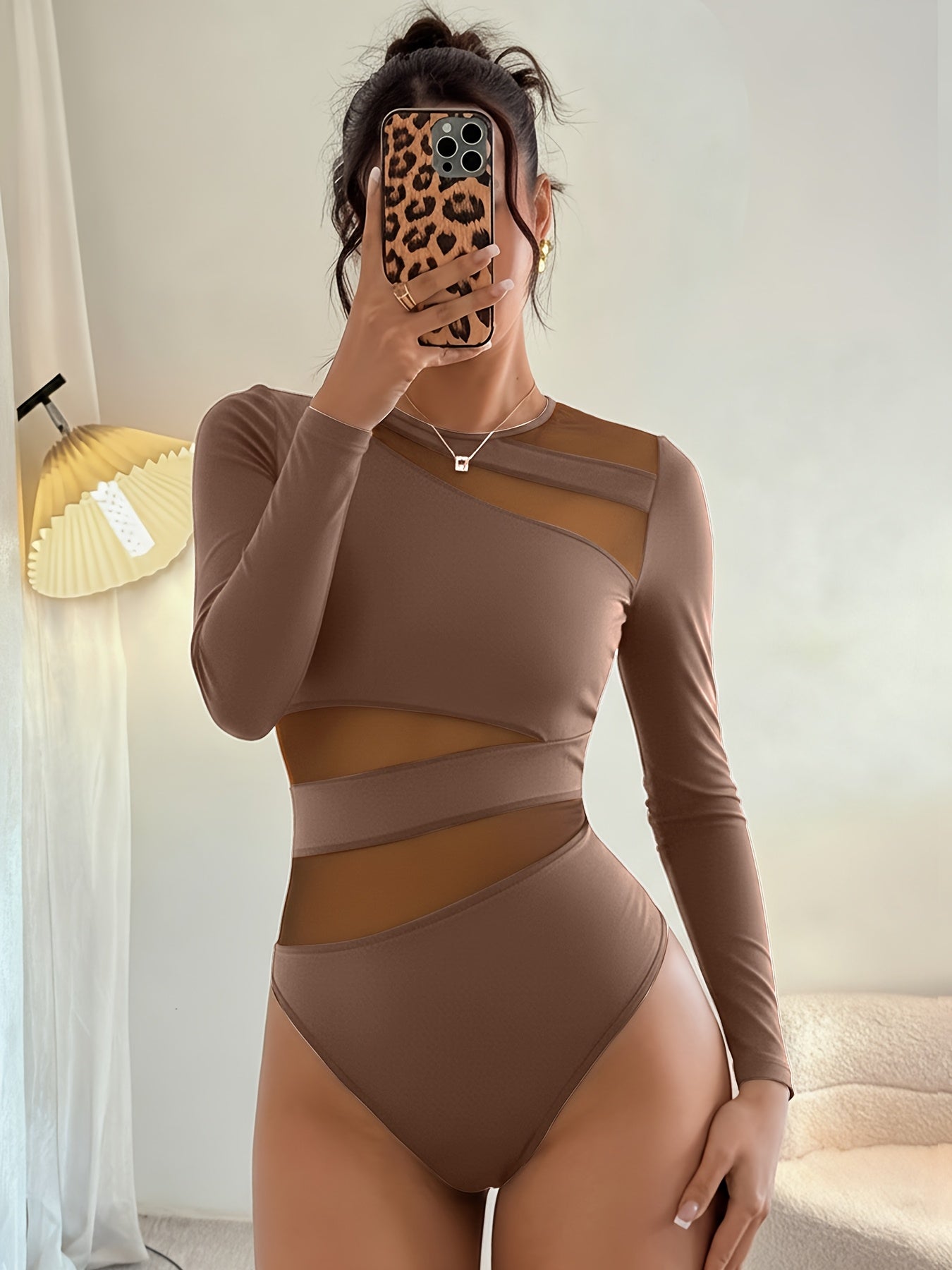 Combinaison Femme Sexy Hiver – Manches Longues, Body avec Panneaux en Mesh et Col, Fermeture Boutons Sombre, Tunique Extensible Couleur Unie Marron/Beige, Lavable en Machine, Idéal Soirées ou Tenue Décontractée