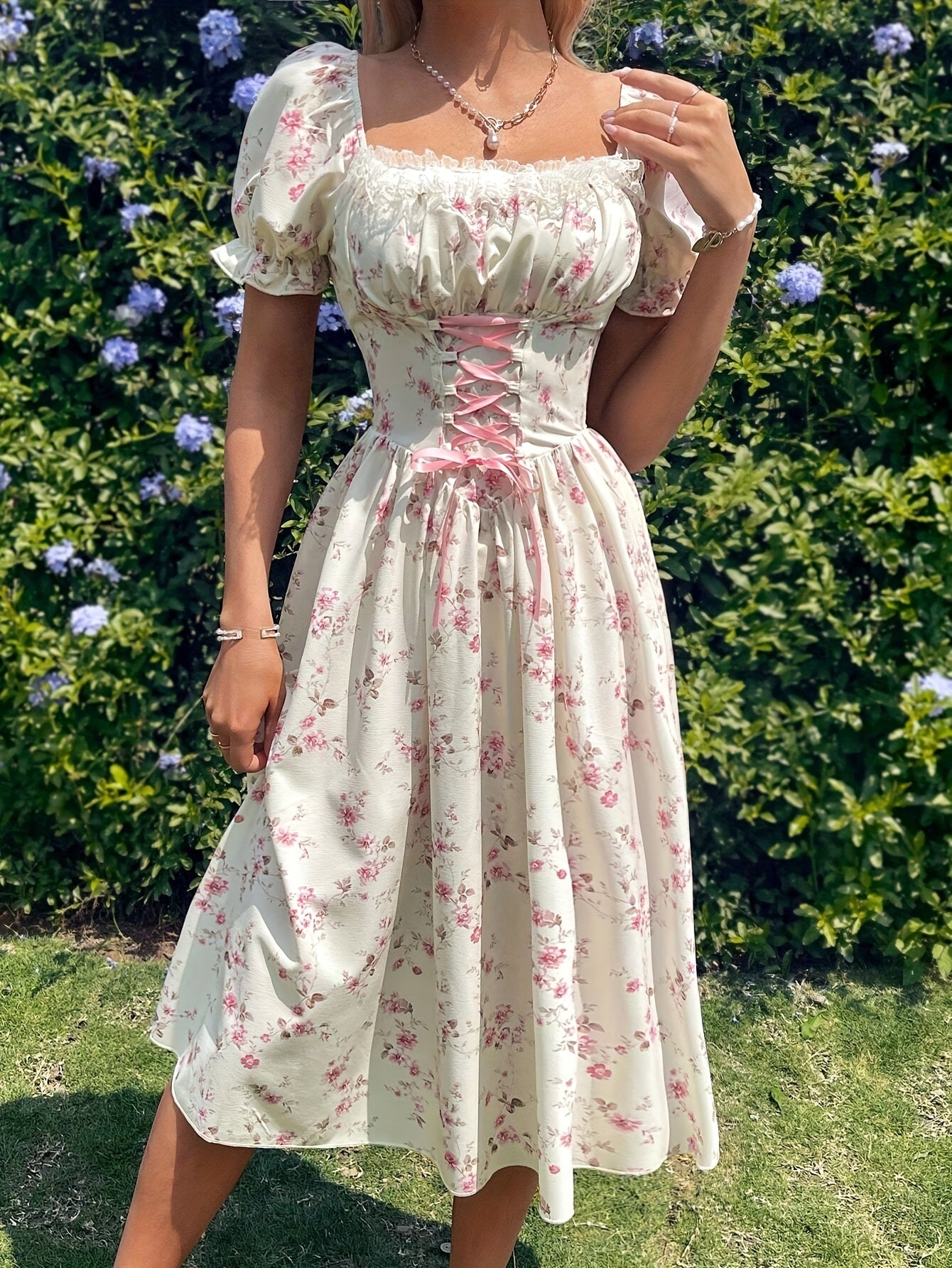 Robe longue fleurie femme – Col carré, manches bouffantes et dentelle, élégante et chic