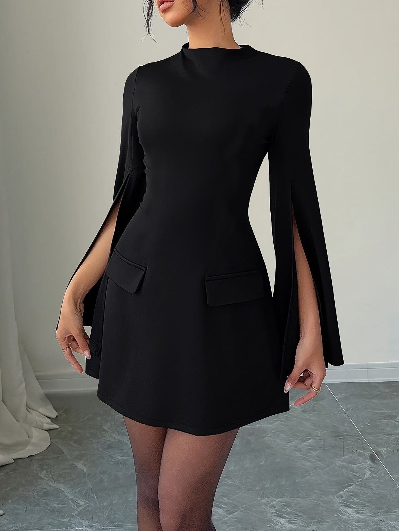 Robe ajustée élégante femme – Col rond, fausses poches, tissu légèrement extensible