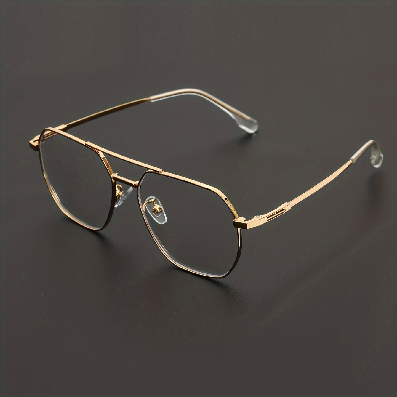 A Pair of Men'S Stylish Metal Glasses with Geometric Patterns, Featuring a Unique Double Bridge Design, Suitable for Everyday Wear in a Casual Style.