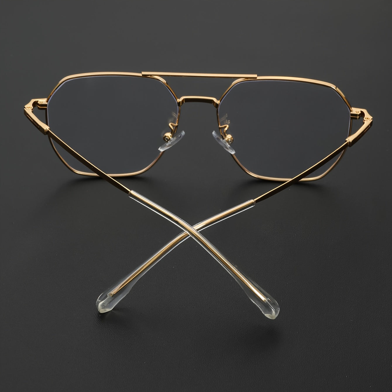 A Pair of Men'S Stylish Metal Glasses with Geometric Patterns, Featuring a Unique Double Bridge Design, Suitable for Everyday Wear in a Casual Style.