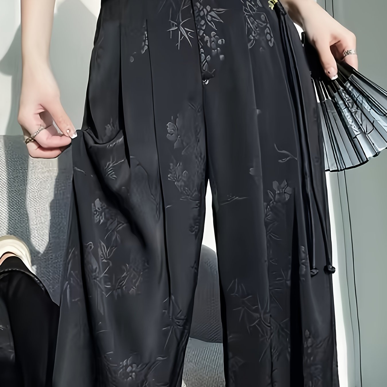 Pantalon Femme Élégant Jambe Large – Noir Uni avec Imprimé Nuages Chinois Blancs, Ourlet Asymétrique, Bureau et Événements Formels, Inspiré Asiatique