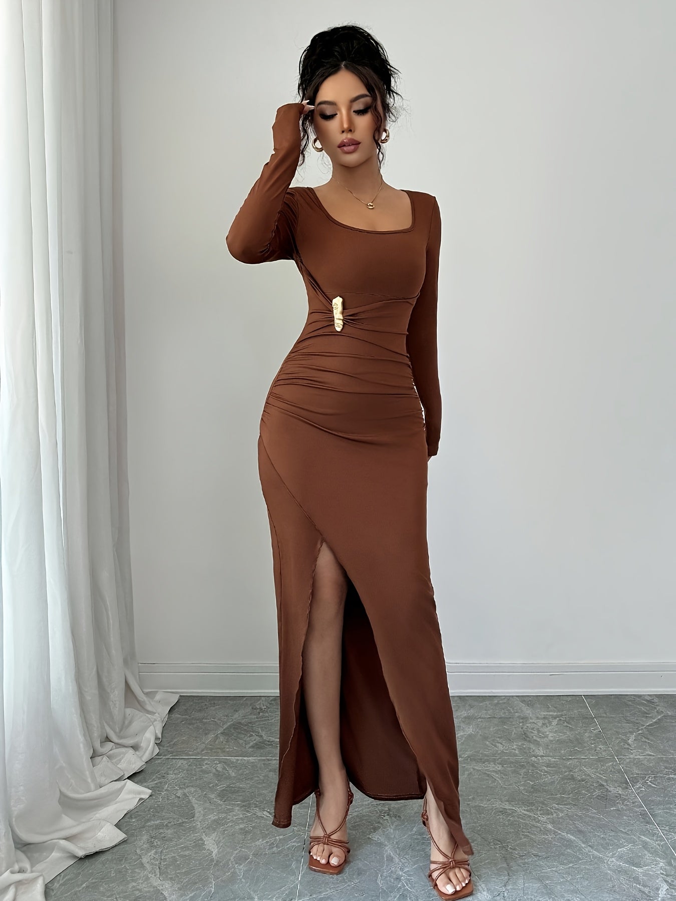 Robe Femme Élégante Haut de Gamme — Col Carré, Manches Longues, Taille Plissée avec Boucle Métallique, Coupe Slim, Ourlet Asymétrique, Robe Mi-Longue Automne, Tenue Classique et Sophistiquée, Robe de Soirée/Formelle pour Femme