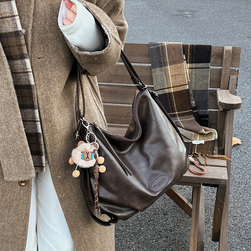 Sac à Main Femme Tendance – Avec Charm, Convertible en Sac à Dos, Grande Capacité, Idéal Sorties Hiver, Couleurs Kaki Foncé, Marron Foncé, Noir, Matière PU avec Doublure, Fermeture Éclair