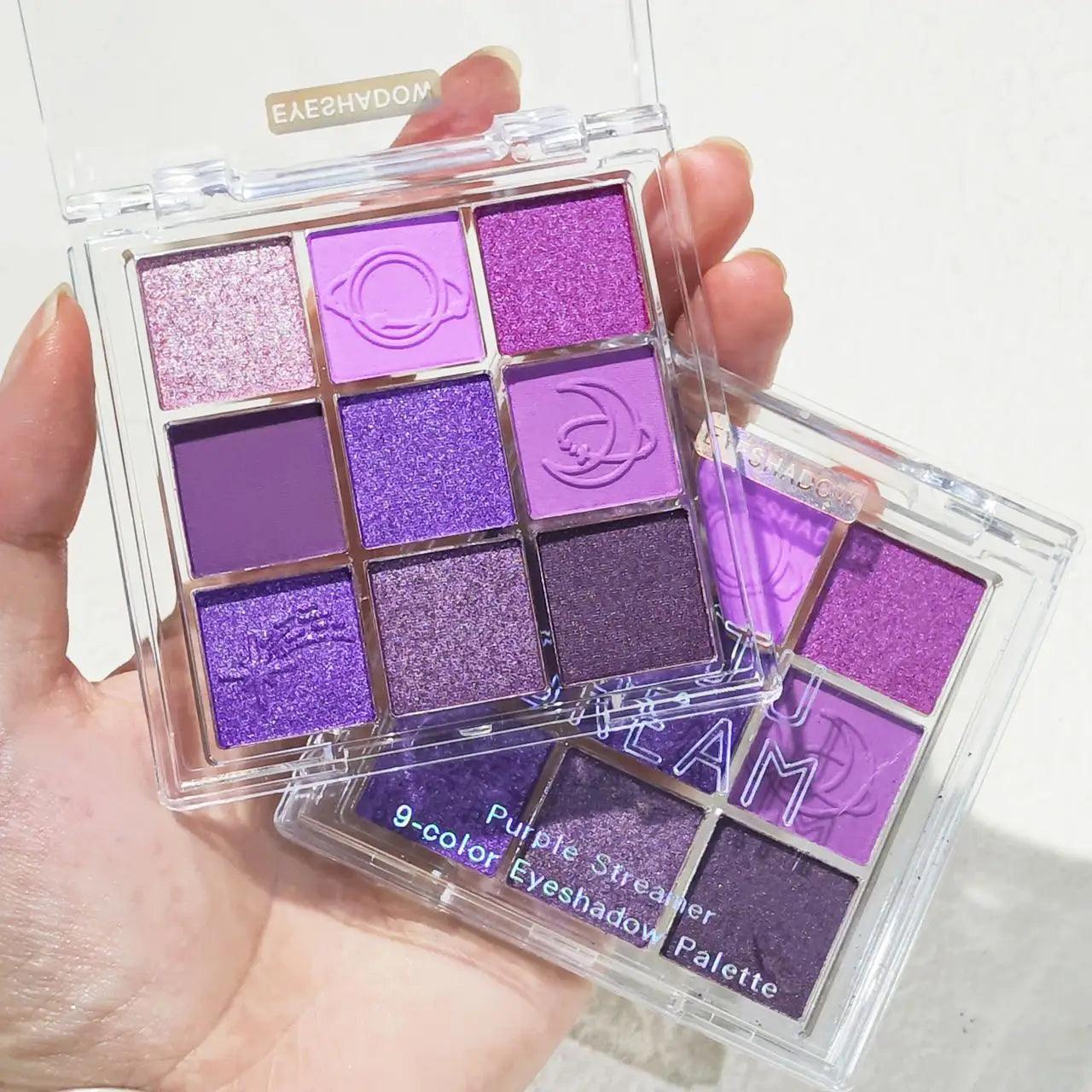 **« Palette fards à paupières 9 cases – Violet smoky et mat nacré, parfait pour un maquillage envoûtant »**