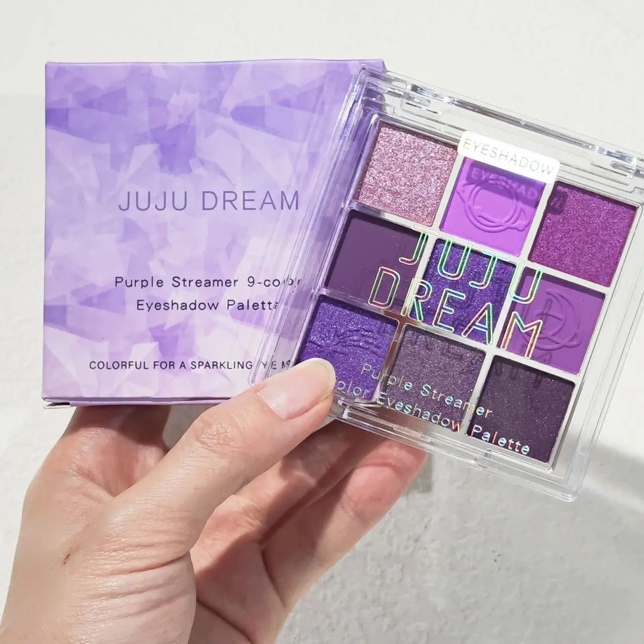 **« Palette fards à paupières 9 cases – Violet smoky et mat nacré, parfait pour un maquillage envoûtant »**