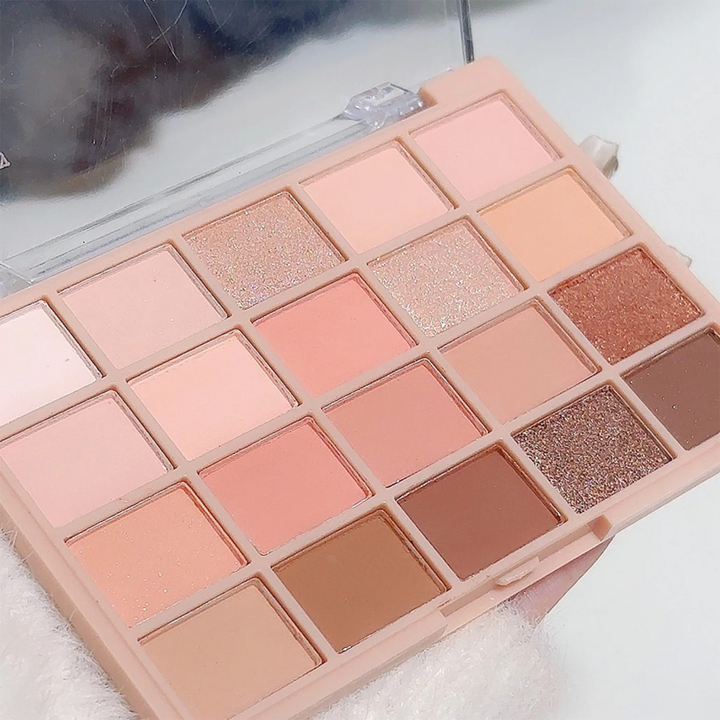 Palette fards à paupières 20 couleurs, tons chauds romantiques et smoky, mats et pailletés, haute pigmentation, anti-bavures, maquillage beauté