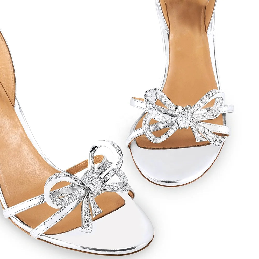 Sandales décorées de strass et nœud scintillant – Mariage et cérémonie | Couleur argent | Chaussures de luxe pour femmes avec talons fins et bijoux élégants