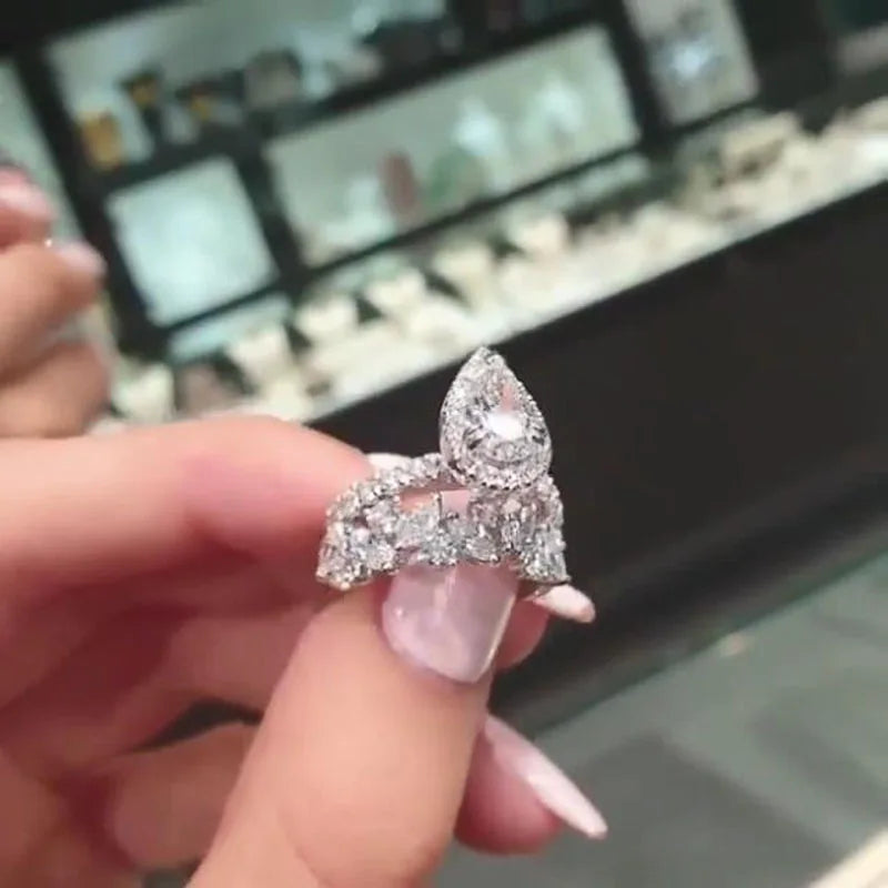 Huitan mode 2 pièces/ensemble femmes anneaux avec éblouissante zircon cubique romantique larme CZ anneau de mariage fiançailles fête dame bijoux