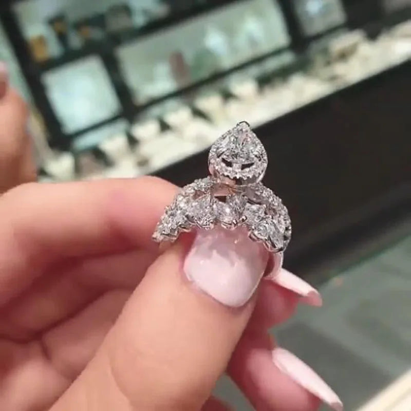 Huitan mode 2 pièces/ensemble femmes anneaux avec éblouissante zircon cubique romantique larme CZ anneau de mariage fiançailles fête dame bijoux