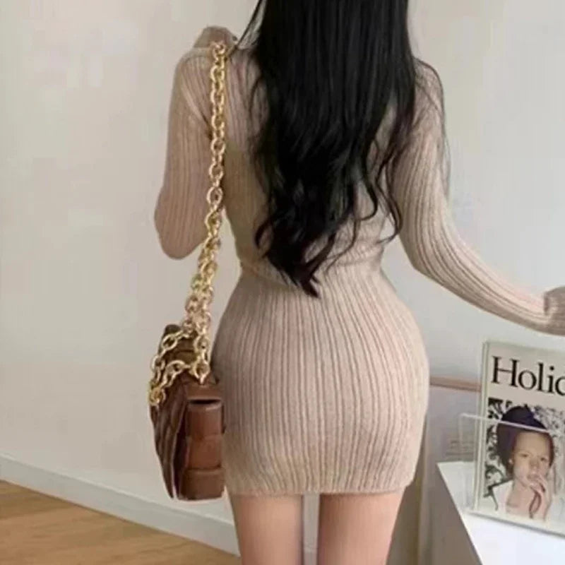 Robe Moulante à Fronces pour Femme – Col en V, Manches Longues