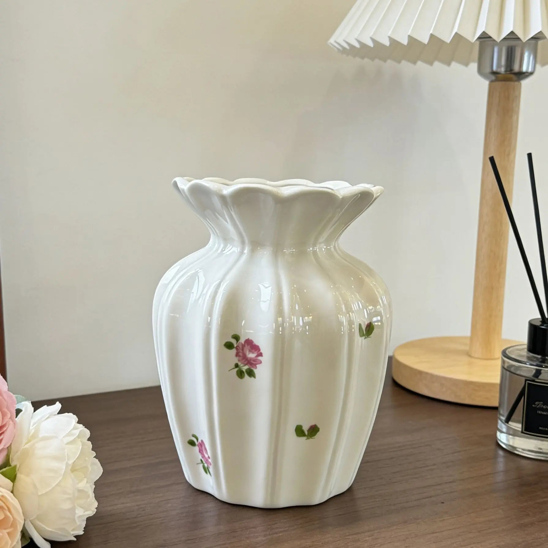 Vintage Pink Floral Ceramic Vase – Ribbed Fluted Flower Vase for Elegant Home Decor