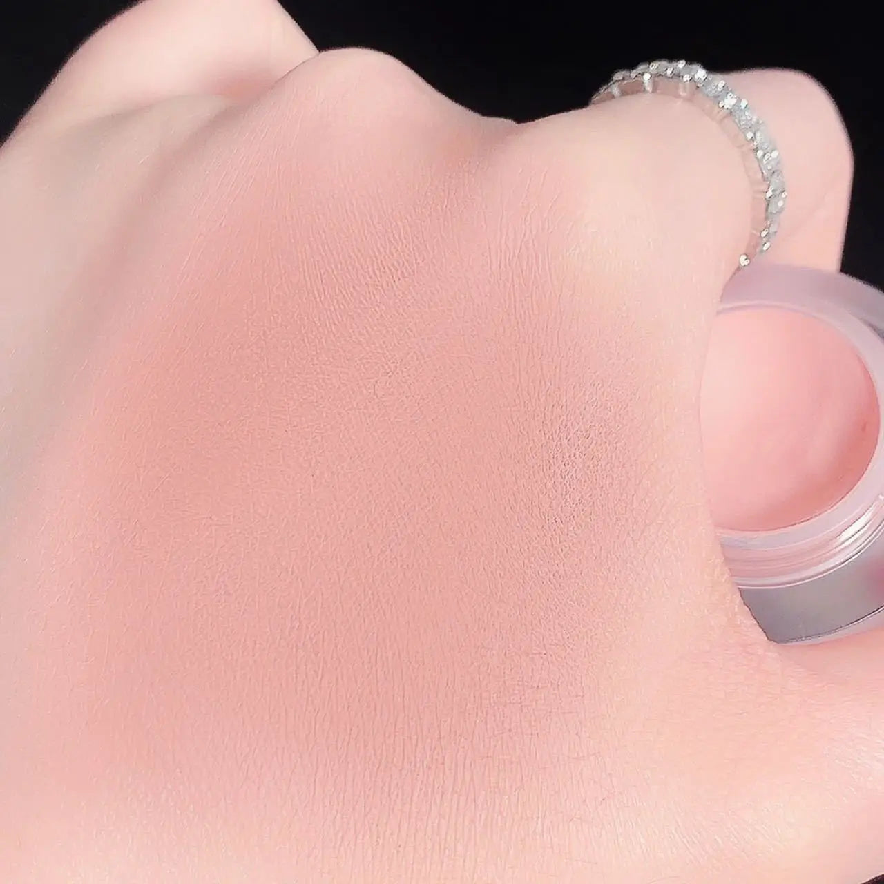 Blush Pâte Pêche — Texture Argile Mousse, Nude Naturel, Fini Mat, Teinte Monochrome pour Joues et Yeux, Extension Rétractable, Violet