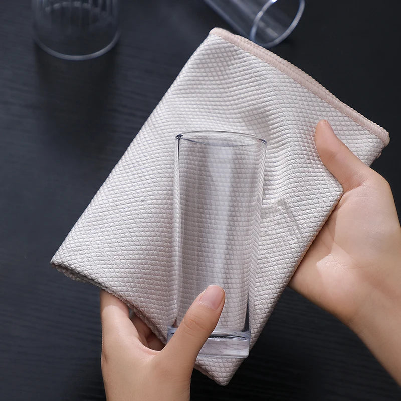 Microfiber Fish Scale Glass Cleaning Cloth – Lint-Free Absorbent Cleaning Towel