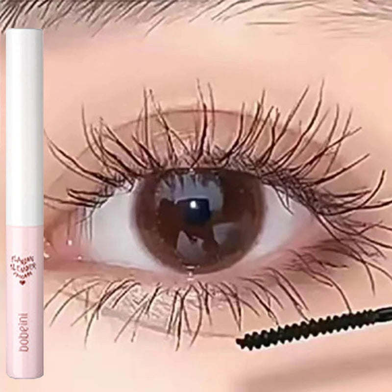 **« Mascara fibres de soie – Brosse ultra-fine, waterproof et recourbant »**