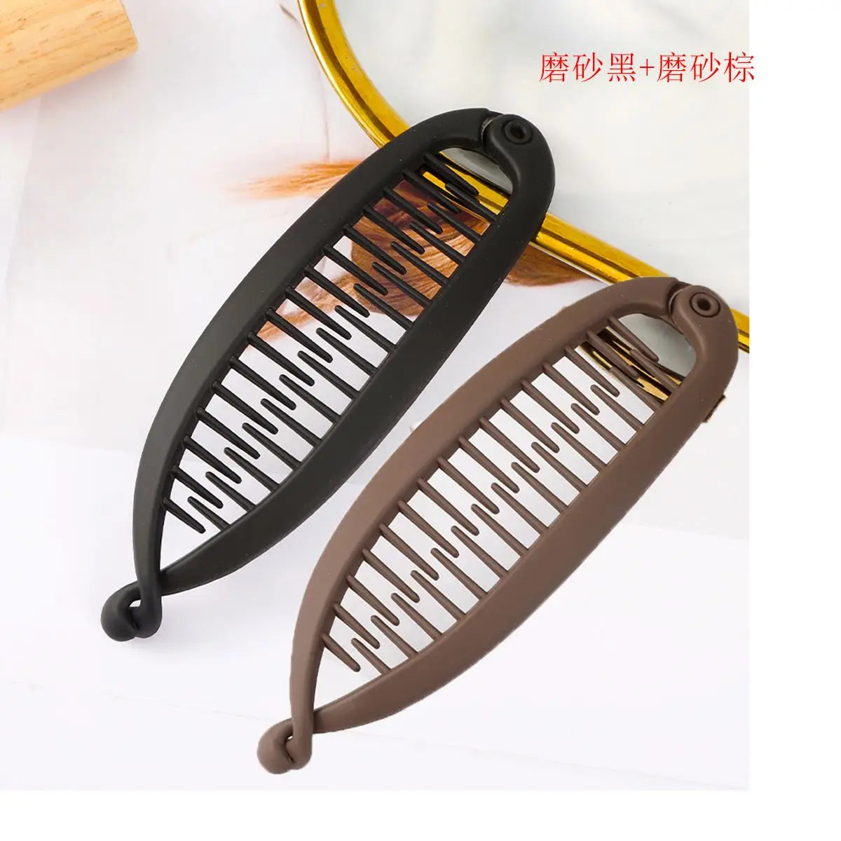 « Pince Banane Femme – Forme Poisson, Mat »