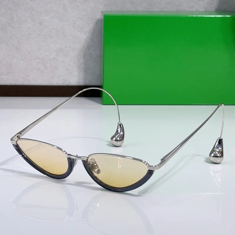 « Lunettes de soleil Femme – Cat Eye Noir & Or, Luxe 2025 »