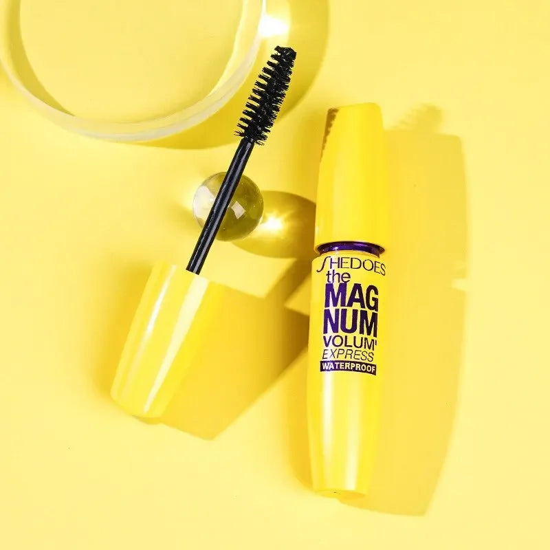 **« Mascara 3D noir – Allongeant, recourbant et waterproof »**