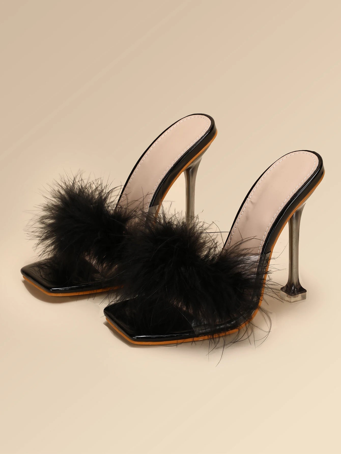 « Sandales Femme – Talon Transparent, Fourrure Blanche & PVC »