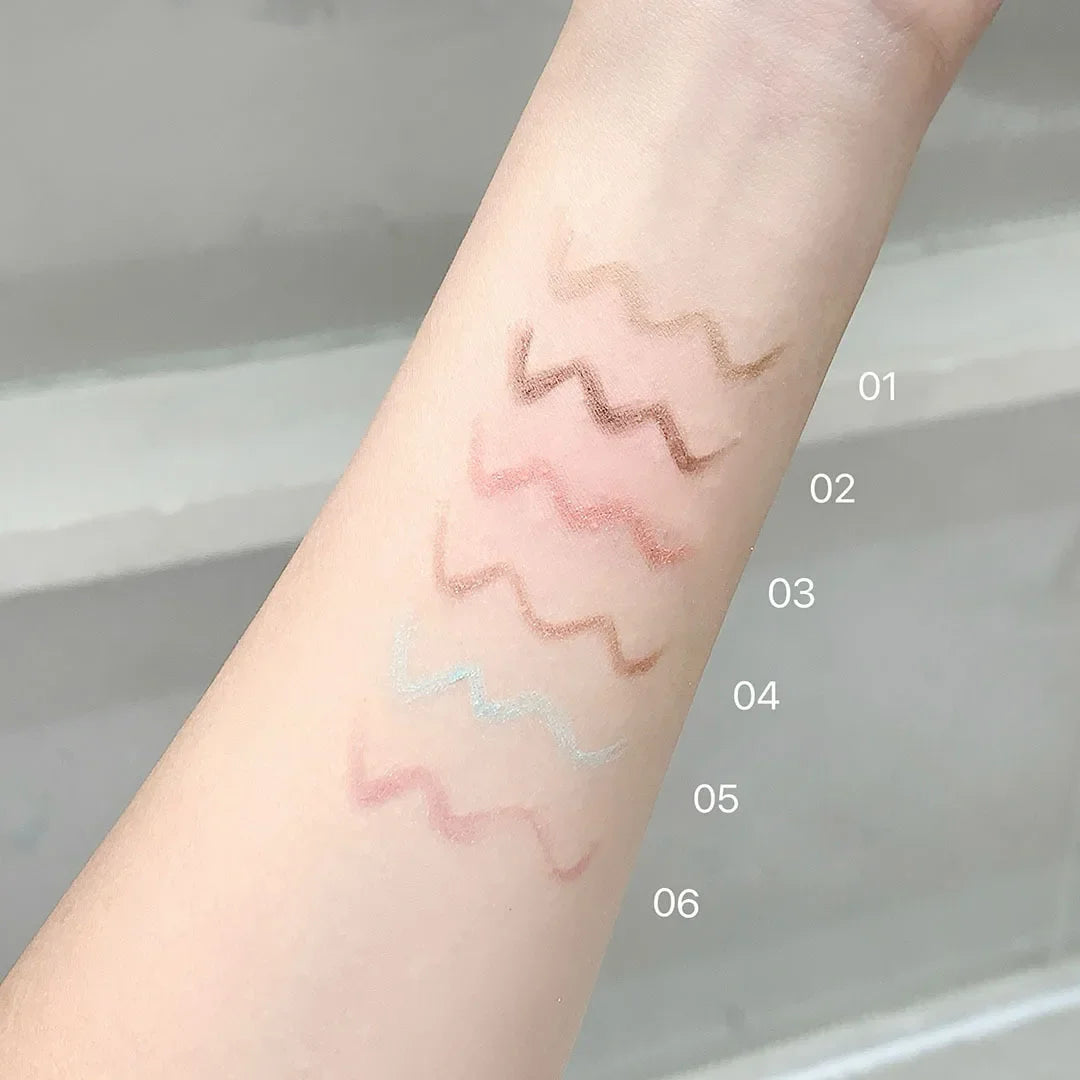 Gel eyeliner nacré raisin avec pinceau estompeur, texture soyeuse, brun thé, rose, ver à soie, crayon eyeliner waterproof