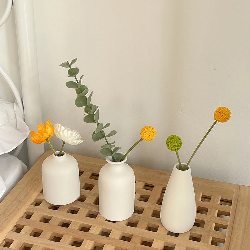 Modern Nordic Ceramic Vase – Minimalist White Flower Vase for Home & Office Decor