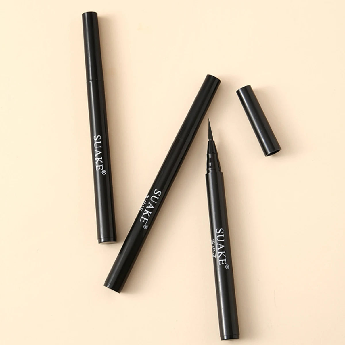 Eyeliner Liquide Noir Doux — Application Fluide à Séchage Rapide, Résistant à l’Eau, Tenue Longue Durée, Sans Fuite d’Encre, Ne Bave Pas, Crée un Trait Précis et Intense pour un Regard Élégant