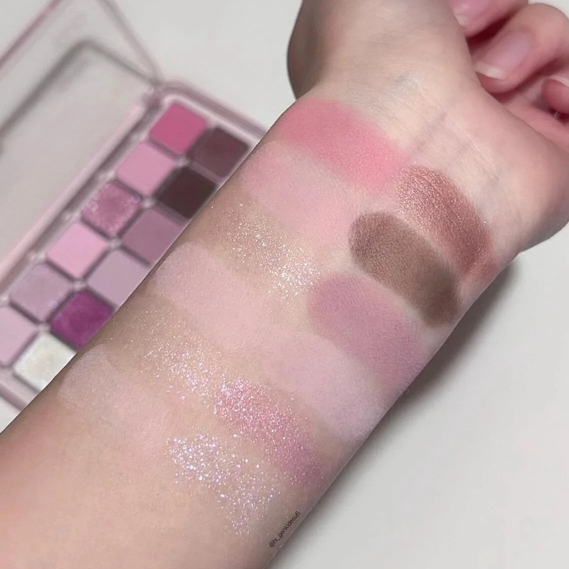 Palette fards à paupières 12 couleurs, mats et scintillants, nude, rose et paillettes, pigments, longue tenue, waterproof, maquillage yeux