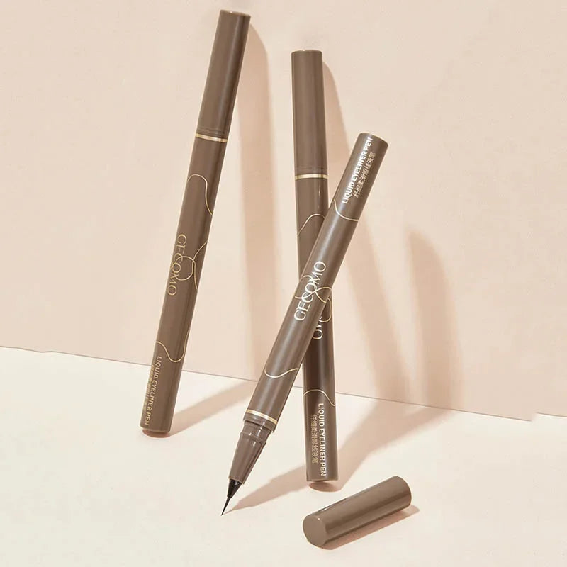 Eyeliner Pen Noir & Marron Ultra Fin — Spécial Cils Inférieurs, Waterproof, Longue Tenue, Application Douce et Précise, Effet “Aegyo-sal” (Yeux Soyeux), Outil de Maquillage Professionnel