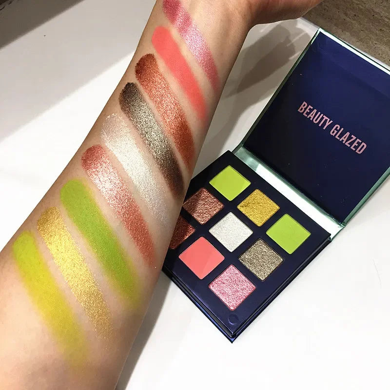 Palette de fards à paupières 9 couleurs nacrées, mates et longue tenue, waterproof