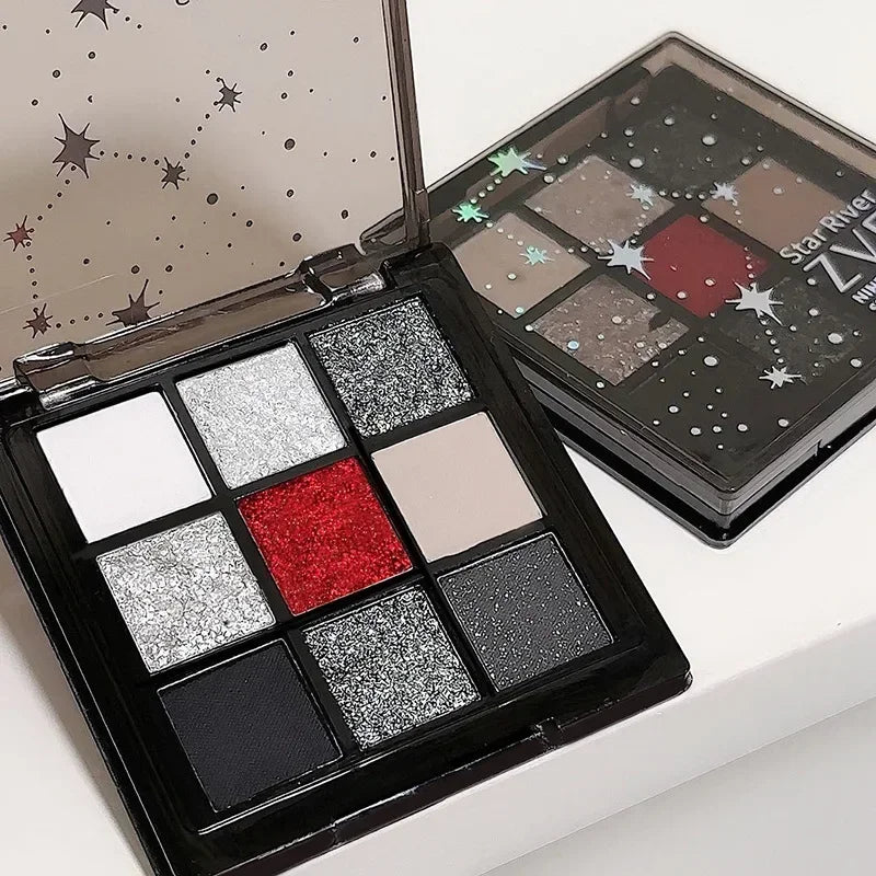 Palette de 9 fards à paupières fumés noir et rouge, effet frais et lumineux, maquillage longue tenue, fards à paupières pailletés foncés pressés.