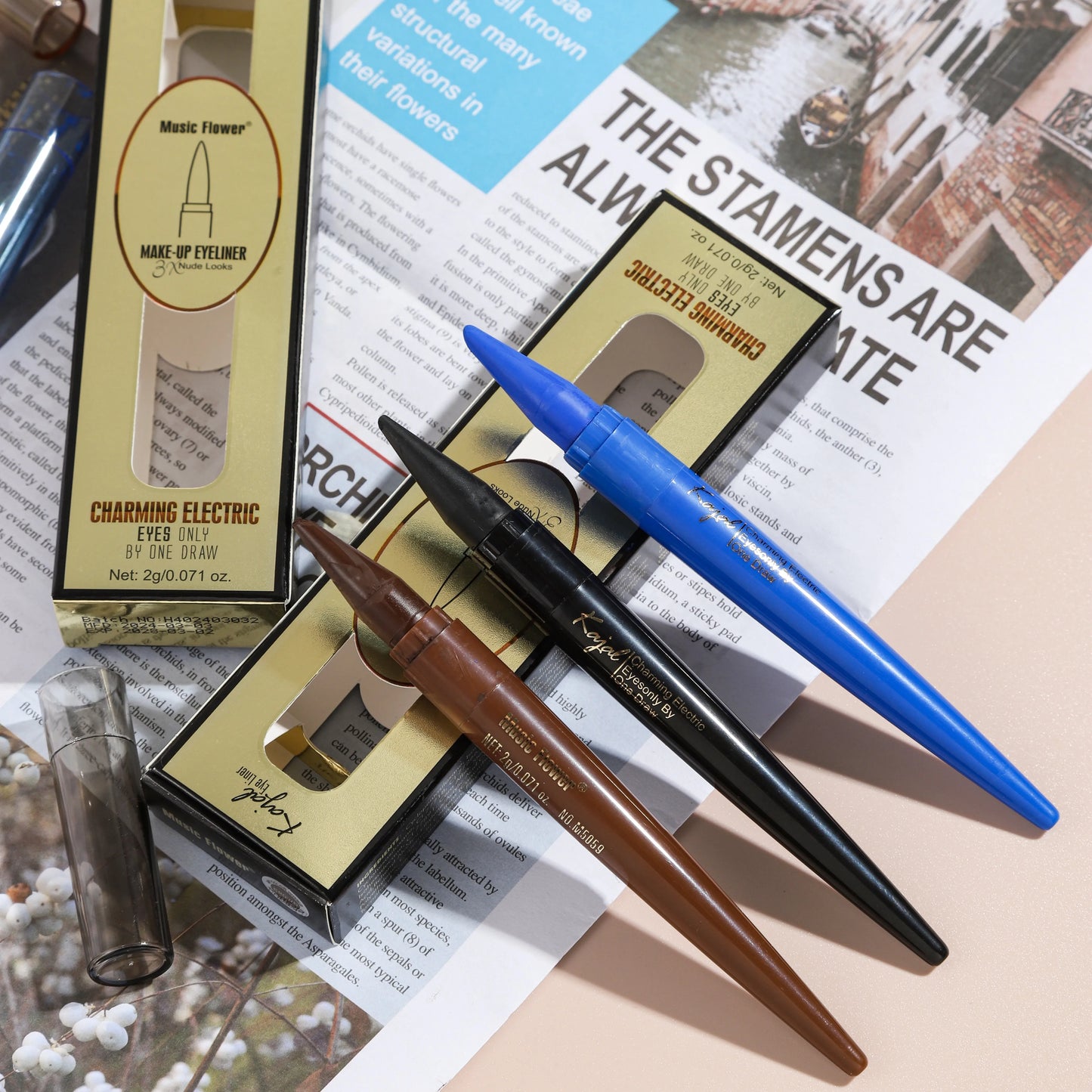 Crayon eyeliner à la texture lisse et naturelle, couleur mate, résistant à l'eau et à la transpiration, sans effet halo