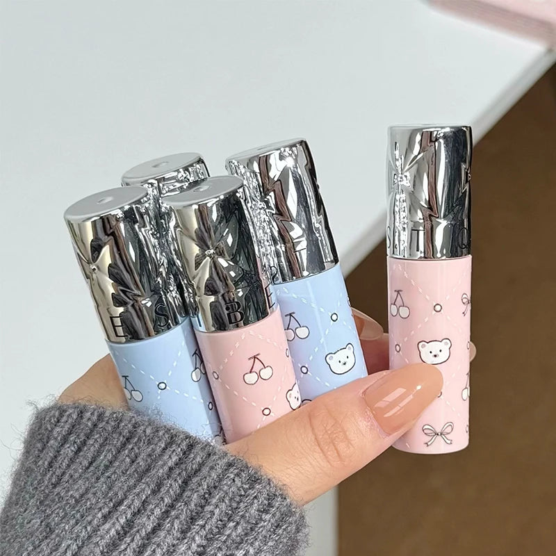 « Rouge à lèvres liquide  – Velours mat, longue tenue et waterproof »