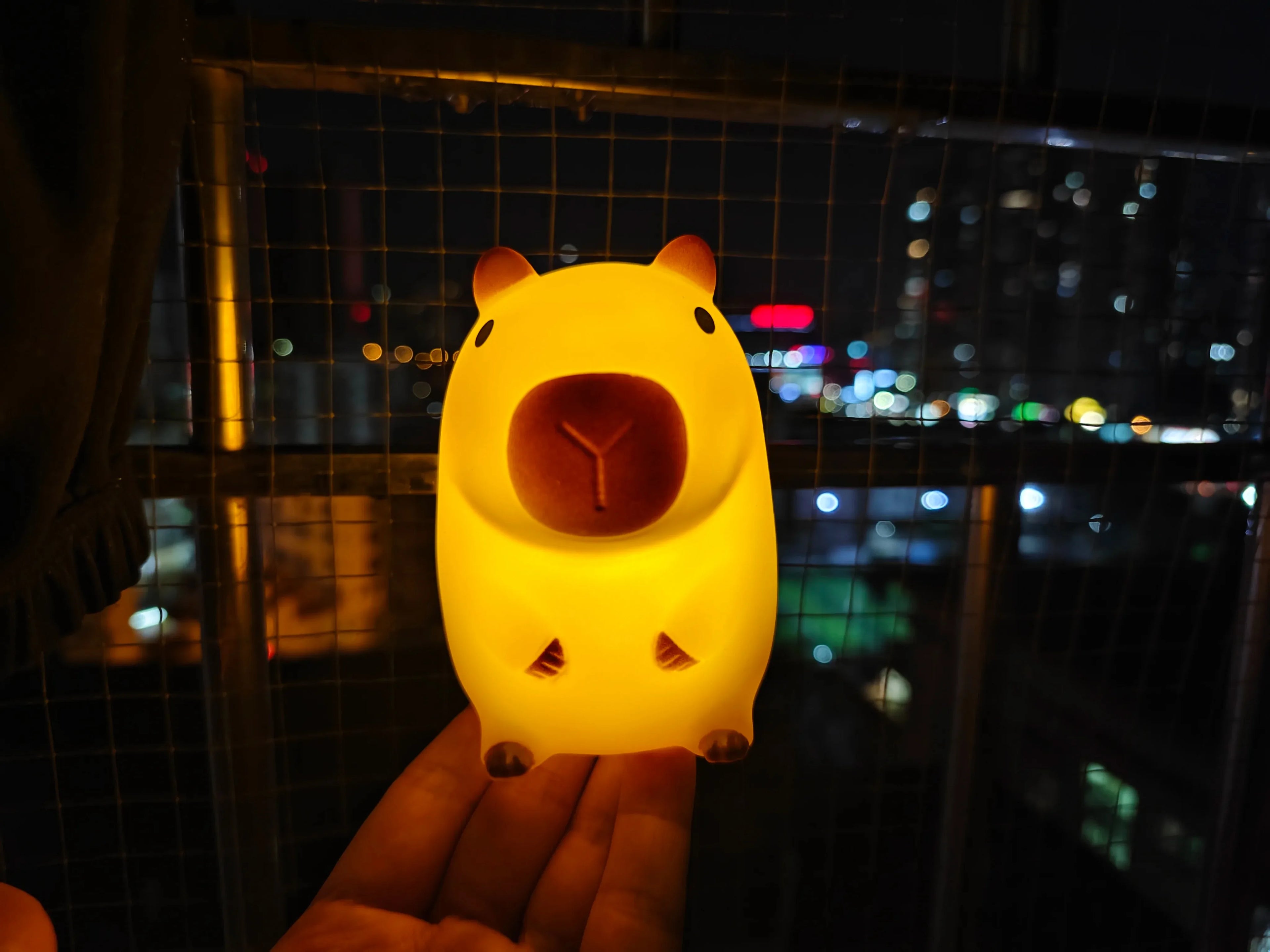 Cute Capybara Night Light – Rechargeable Silicone Bedside Lamp for Kids & Room Decor