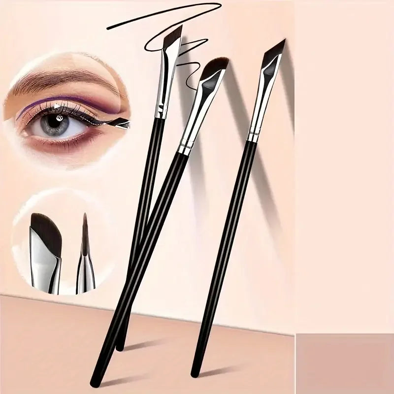 Ensemble de pinceaux pour eye-liner, avec lame fine inclinée, adapté à une application précise – adapté à tous types de peau.