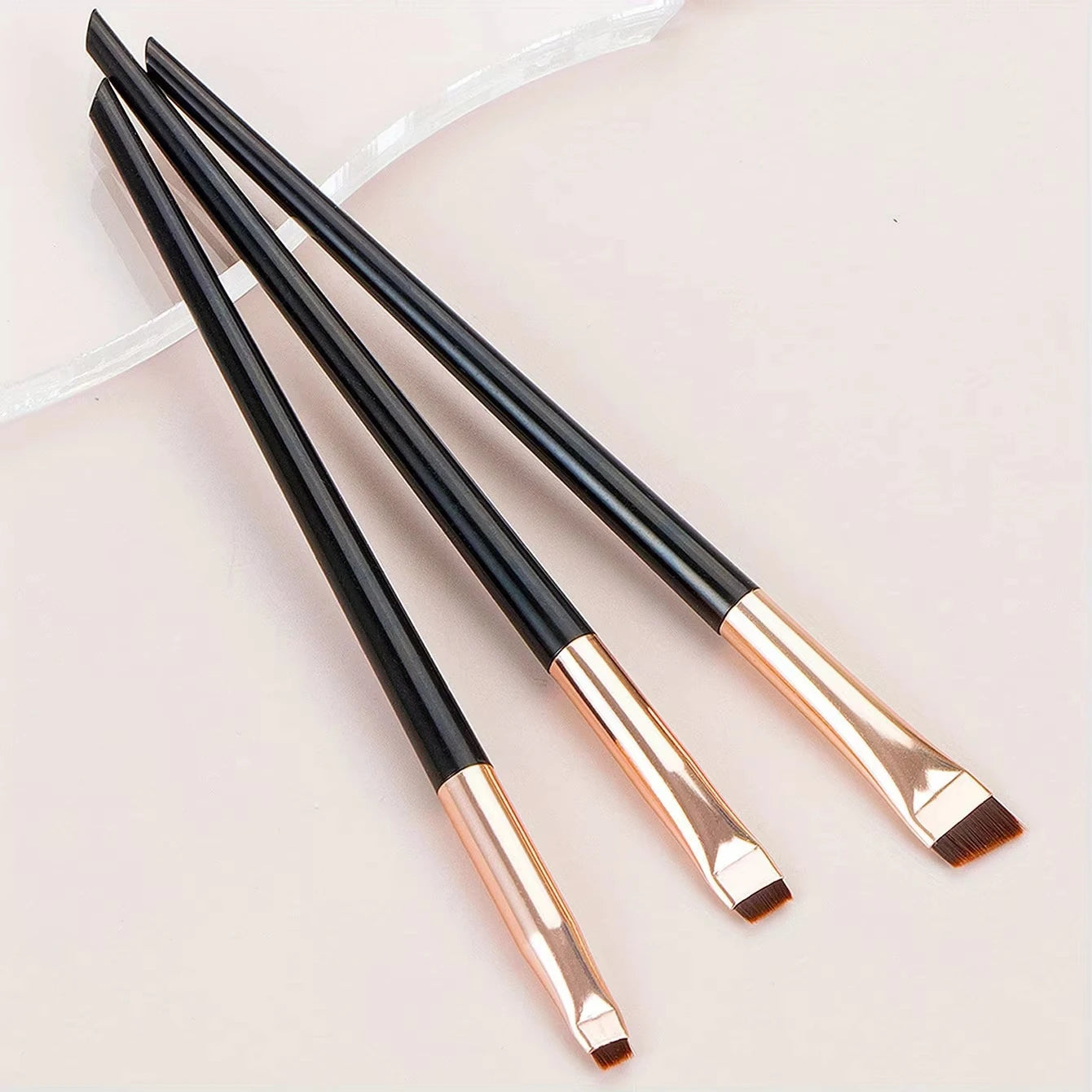 Ensemble de pinceaux de maquillage 3 pièces : pinceau pour eye-liner en forme de faucille, pinceau à sourcils à angle fin, pinceau pour eye-liner, pinceau pour fard à paupières ultra fin